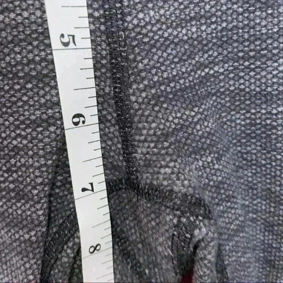 Lululemon low rise Crop Pants - Picture 4 of 9